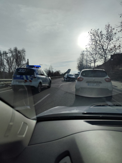 Coche accidentado en avenida Salamanca