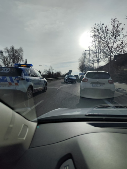 Coche accidentado en avenida Salamanca