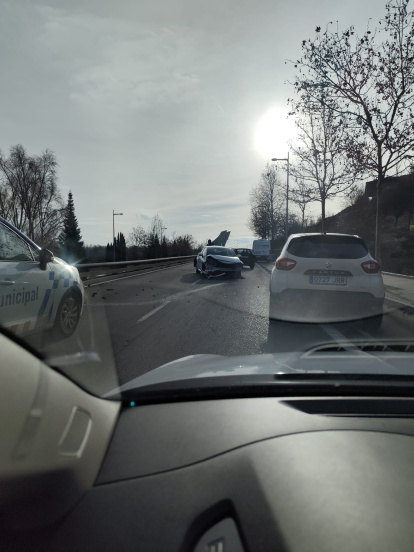Coche accidentado en avenida Salamanca