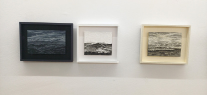Tres obras de la serie 'Mar de hierba'.