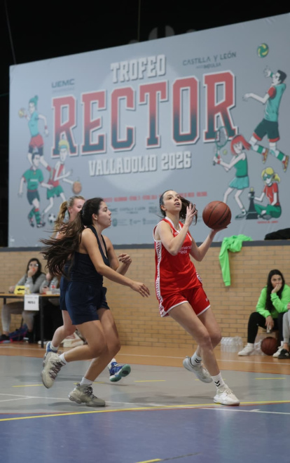 Baloncesto femenino en el Trofeo Rector 2026.