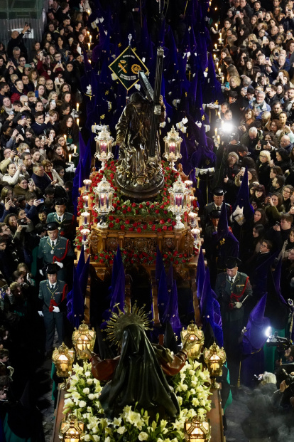 Encuentro de la Virgen de los Dolores con el Nazareno en Platerías.