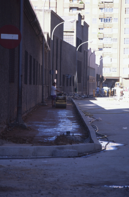Paseo de San Vicente durante las obras de pavimentación en 1994.