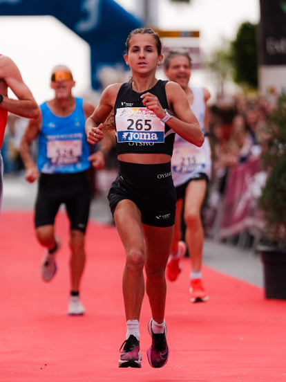 Queralt criado, tercera, durante un momento de la Media Maratón.