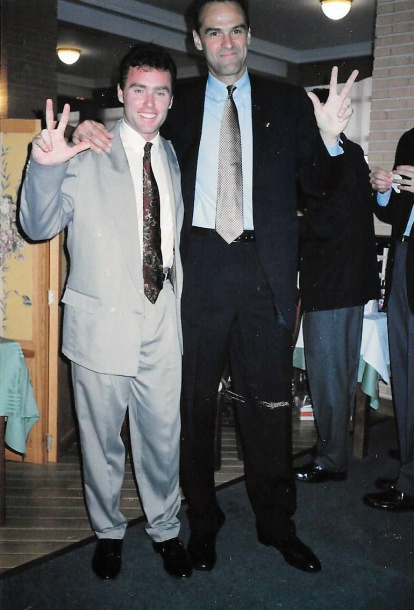 Mike Hansen con Oscar Schmidt.