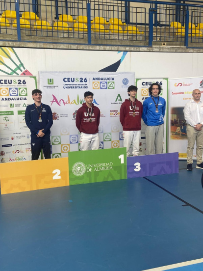 Medalla de oro individual espada: José Miguel Martín; Medalla de bronce individual espada: Juan Pérez