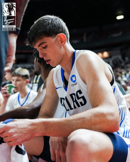 Sergio de Larrea con la camiseta de los Dallas en su primer partido.