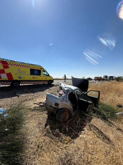 Estado en el que quedaba el coche de la víctima, tras el accidente en la autovía Valladolid-Segovia