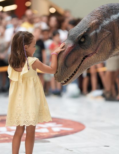Un momento de la aparición del Velociraptor en el espectáculo.