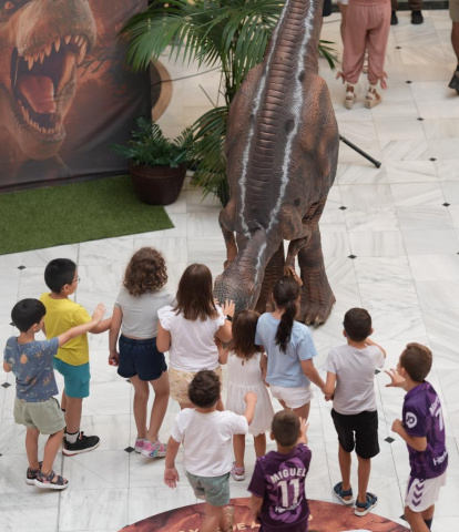 Un momento de la aparición del Velociraptor en el espectáculo.
