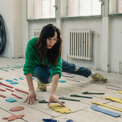 Patricia Sandonis, trabajando en las obras de ‘Formas para preservar conceptos’.