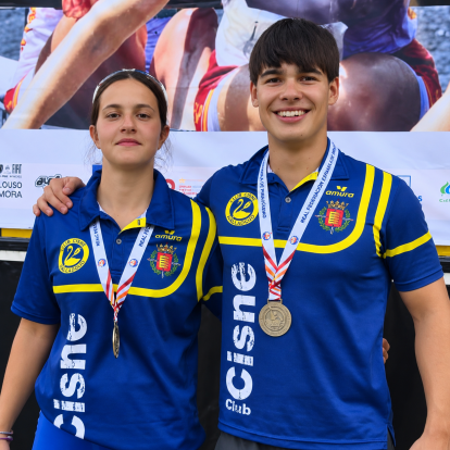 Alba Conde y Mateokai Pérez lograron la medalla de plata en K2 Mixto Cadete.